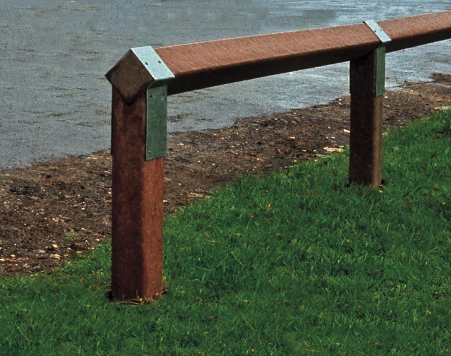 Birdsmouth-recycled_plastic_Fencing-Brown