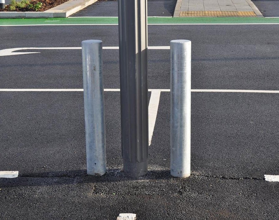 Bollards_Waitrose_Supermarket015